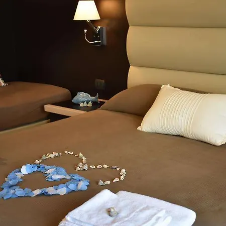 Miramare Grand Youth - Hotel Scilla