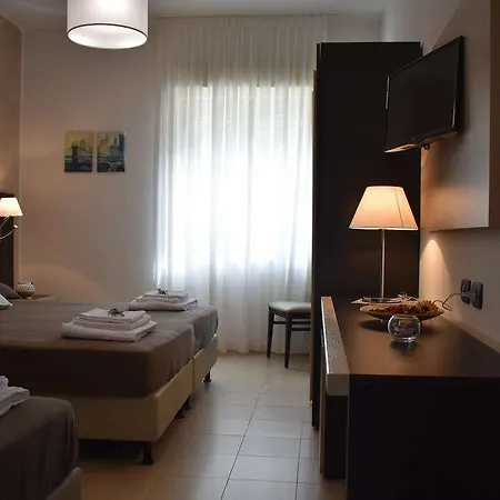 Miramare Grand Youth - Hotel