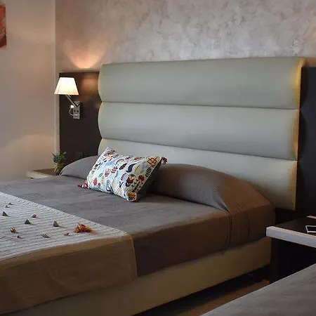 Miramare Grand Youth - Hotel Scilla