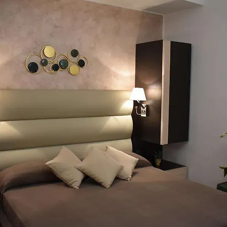 Miramare Grand Youth - Hotel